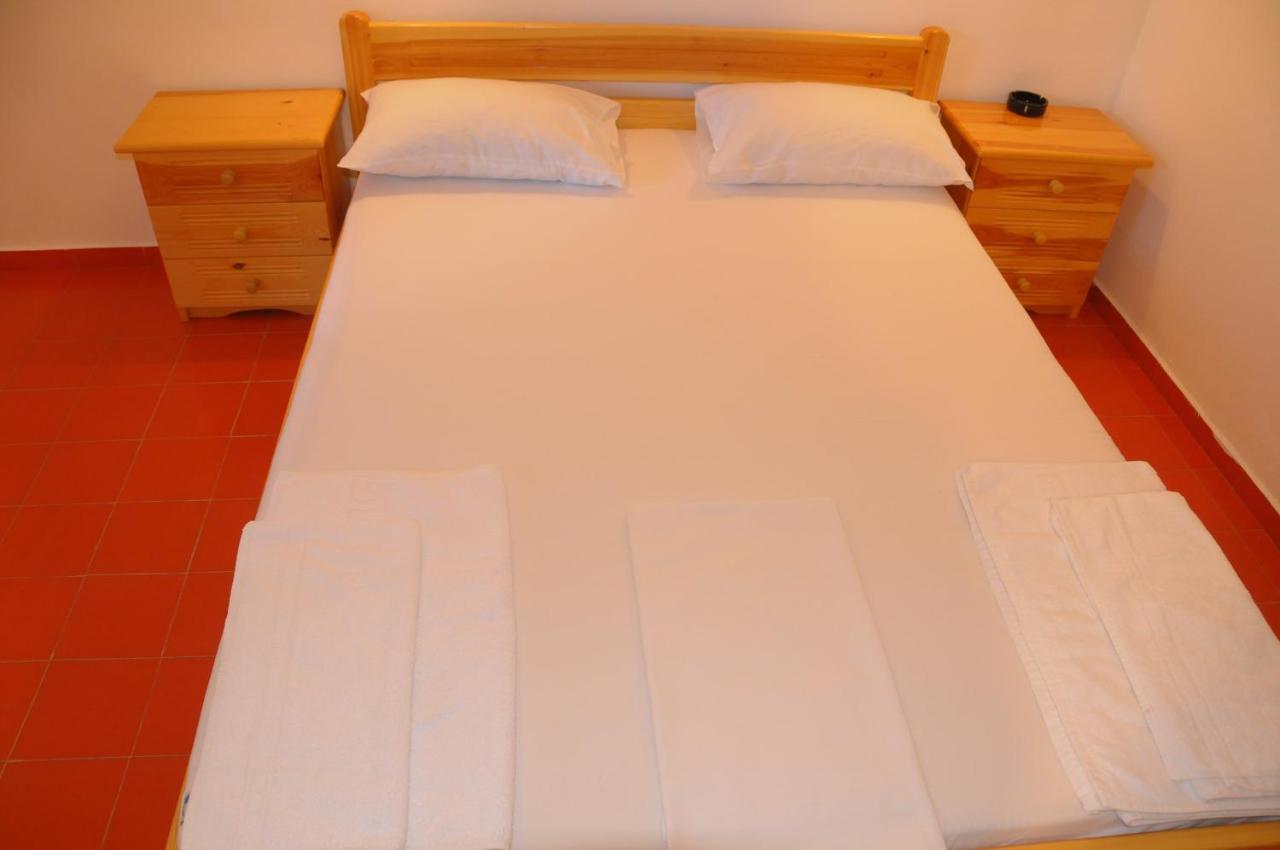 Chalikias Rooms Asprogerakata Екстер'єр фото