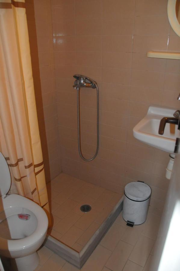 Chalikias Rooms Asprogerakata Екстер'єр фото